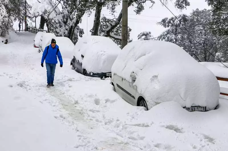 Himachal पर एक और बर्फबारी का खतरा मंडरा रहा है, सरकार तैयार Himachal पर एक और बर्फबारी का खतरा मंडरा रहा है, सरकार तैयार
