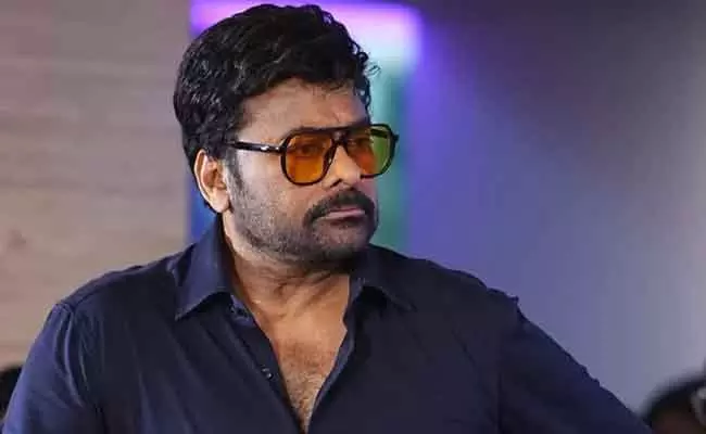 Chiranjeevi की अनोखी आदत: सरप्राइज गिफ्ट्स से जताते हैं अपनों के प्रति सम्मान Chiranjeevi की अनोखी आदत: सरप्राइज गिफ्ट्स से जताते हैं अपनों के प्रति सम्मान