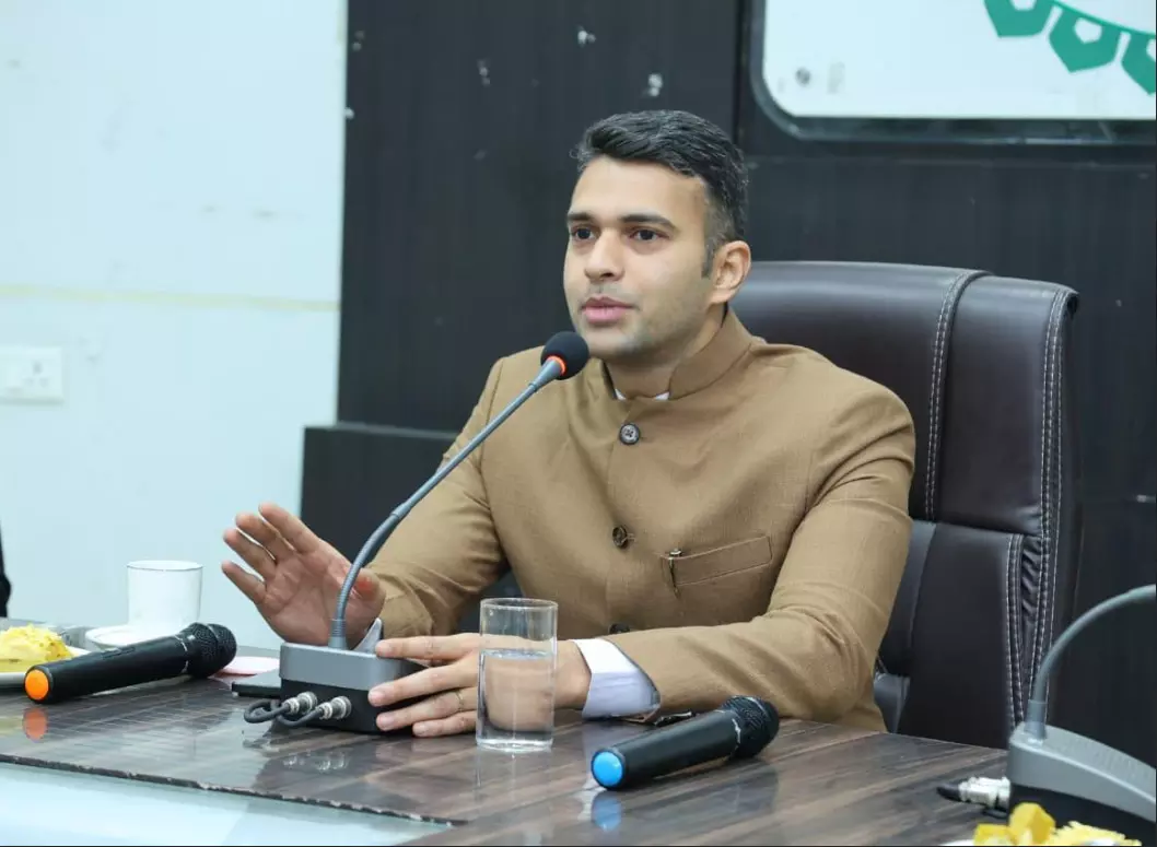 संविधान के पालन से ही सशक्त लोकतंत्र का निर्माण: कलेक्टर संविधान के पालन से ही सशक्त लोकतंत्र का निर्माण: कलेक्टर