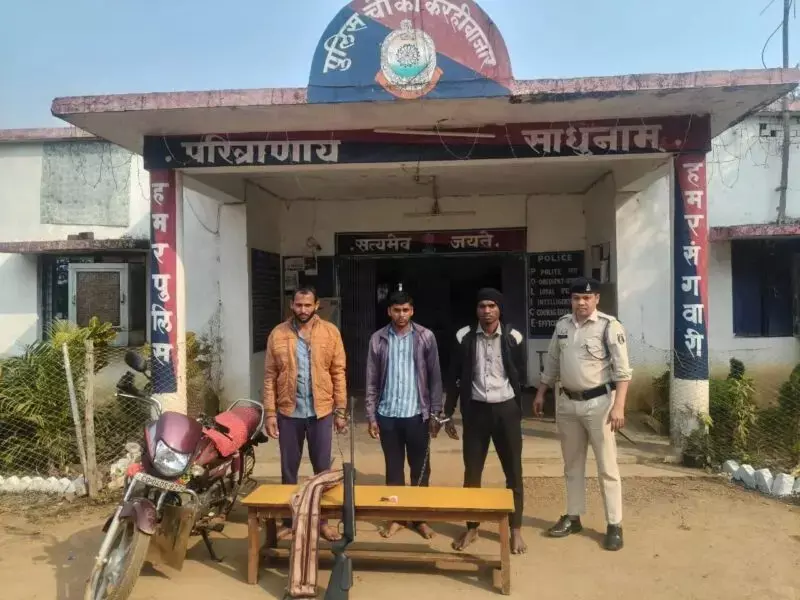 स्कूल फायरिंग: छात्रा को एयरगन से लगी गोली, तीन आरोपी गिरफ्तार स्कूल फायरिंग: छात्रा को एयरगन से लगी गोली, तीन आरोपी गिरफ्तार