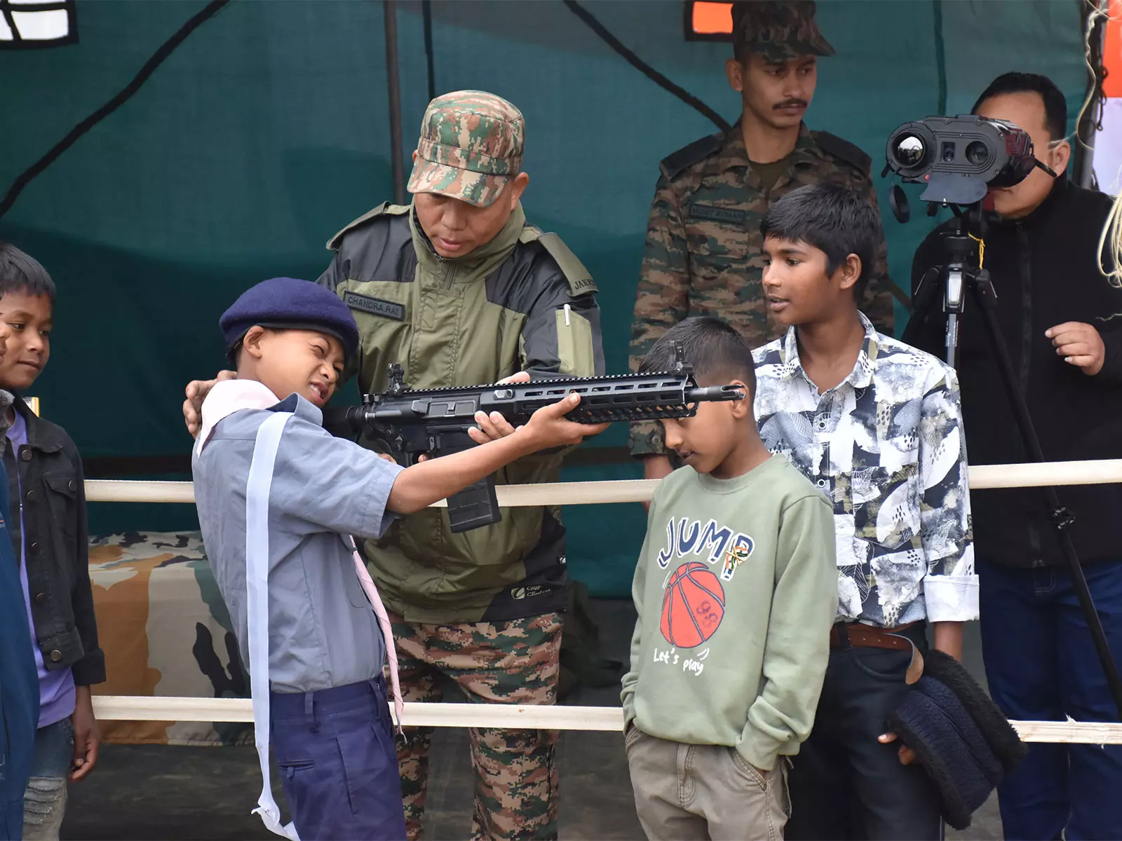 Arunachal Pradesh: भारतीय सेना ने अलोंग में स्थानीय समुदाय के साथ 77वां गणतंत्र दिवस मनाया Arunachal Pradesh: भारतीय सेना ने अलोंग में स्थानीय समुदाय के साथ 77वां गणतंत्र दिवस मनाया