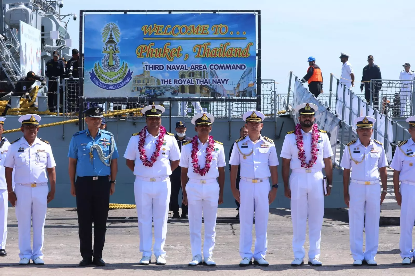 Indian Navy के प्रशिक्षण स्क्वाड्रन के जहाज थाईलैंड के फुकेत पोर्ट पहुंचे Indian Navy के प्रशिक्षण स्क्वाड्रन के जहाज थाईलैंड के फुकेत पोर्ट पहुंचे