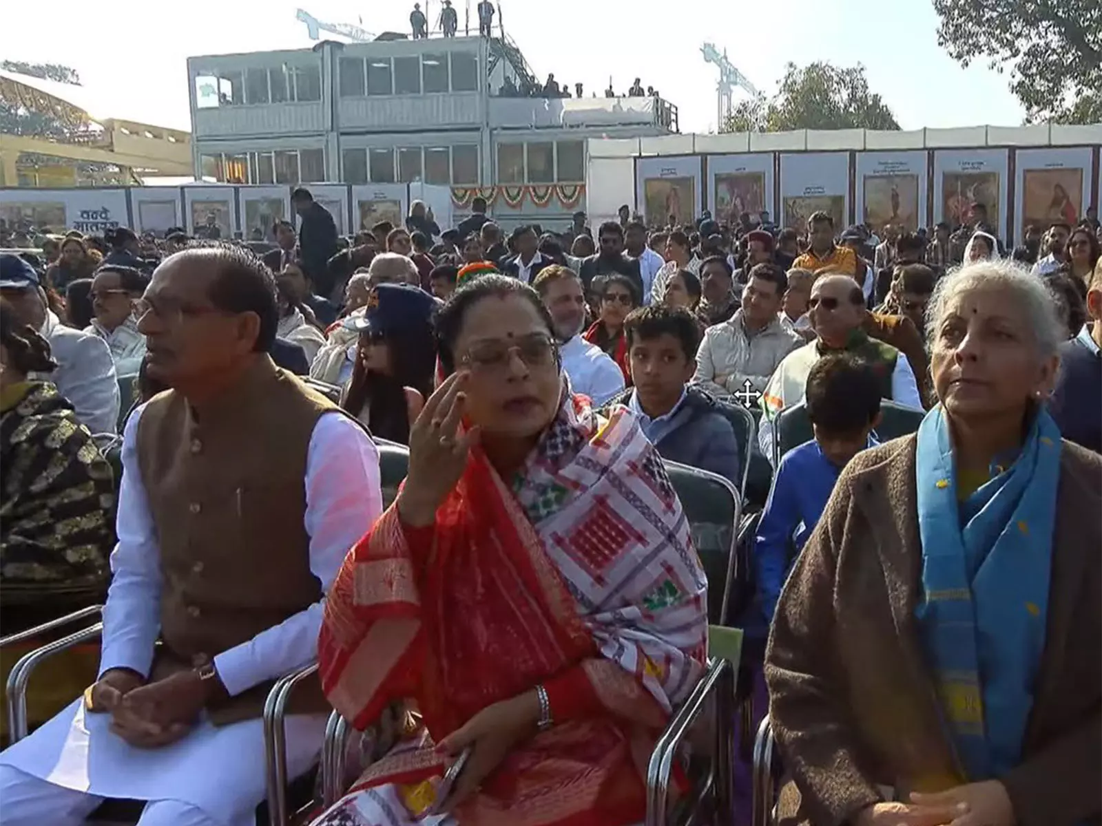 राहुल गांधी ने राष्ट्रपति स्वागत समारोह में हिस्सा लिया, PM मोदी से अभिवादन नहीं किया राहुल गांधी ने राष्ट्रपति स्वागत समारोह में हिस्सा लिया, PM मोदी से अभिवादन नहीं किया