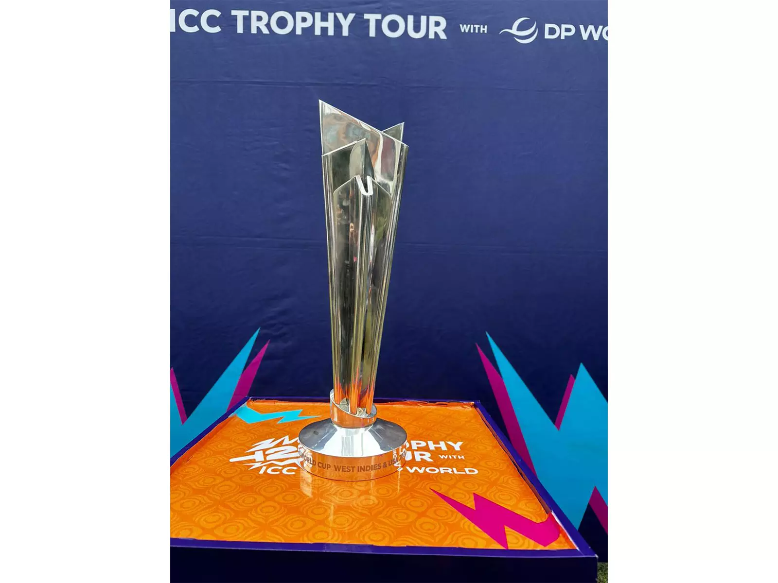ICC टी20 विश्व कप 2026 ट्रॉफी टूर एएनआई कार्यालय पहुंचा ICC टी20 विश्व कप 2026 ट्रॉफी टूर एएनआई कार्यालय पहुंचा