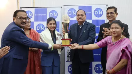 शतरंज की अगली बाजी में दिव्या देशमुख से देश को बड़ी उम्मीदें: सीजेआई सूर्यकांत शतरंज की अगली बाजी में दिव्या देशमुख से देश को बड़ी उम्मीदें: सीजेआई सूर्यकांत
