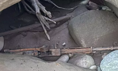 Jammu kashmir:LoC पर हथियार मिलने से इलाके में सनसनी