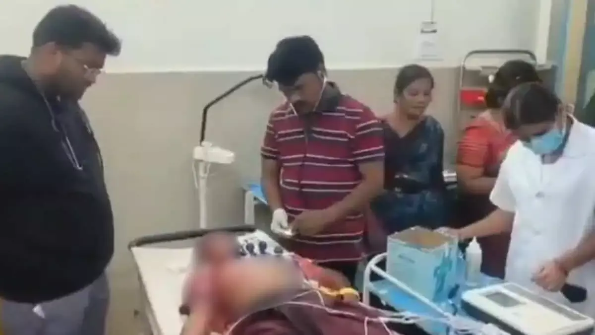 Telangana Gurukul की आठवीं क्लास की छात्रा की चलती ऑटो से गिरकर मौत