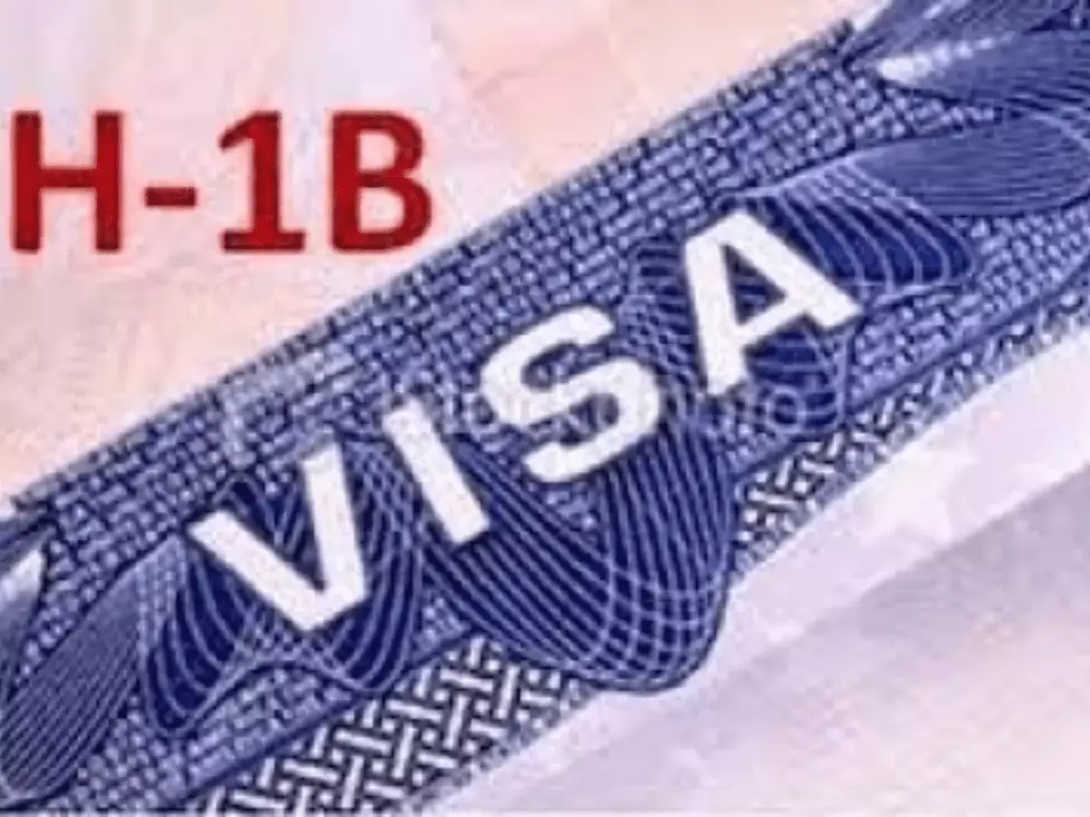 टेक्सास के गवर्नर ने राज्य के स्कूलों में H-1B वीज़ा पर सवाल उठाए