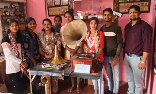 किसान का घर अनोखा संग्रहालय से कम नहीं, देखने उमड़ी भीड़ किसान का घर अनोखा संग्रहालय से कम नहीं, देखने उमड़ी भीड़