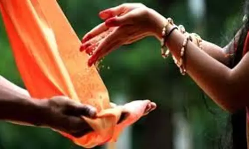 Vastu Tips: शाम के समय भूलकर भी दान न करें ये सफेद चीजें, वरना घर में आ जाएगी कंगाली Vastu Tips: शाम के समय भूलकर भी दान न करें ये सफेद चीजें, वरना घर में आ जाएगी कंगाली