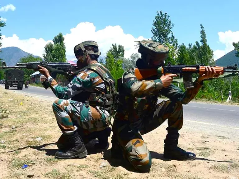 Arunachal में उग्रवादी गतिविधि, चांगलांग में असम राइफल्स कैंप पर हमला Arunachal में उग्रवादी गतिविधि, चांगलांग में असम राइफल्स कैंप पर हमला
