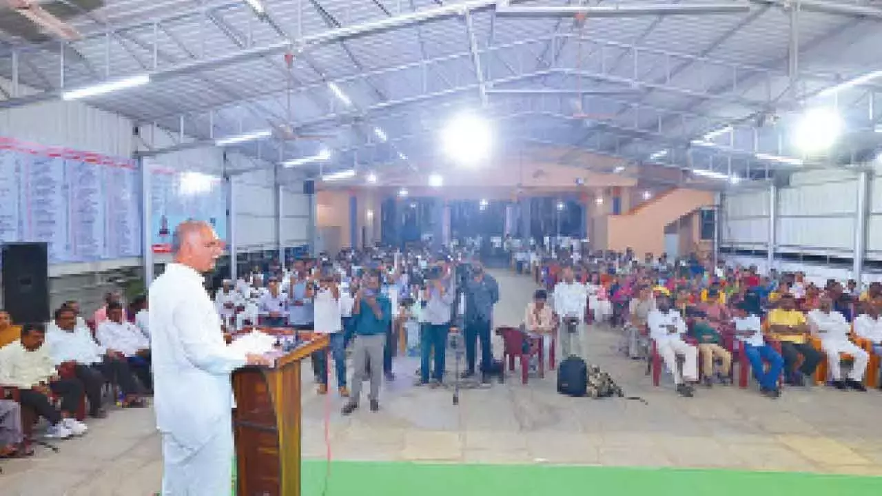 Government सवाल उठाने वाली आवाजों को दबा रही है, हरीश राव ने कहा