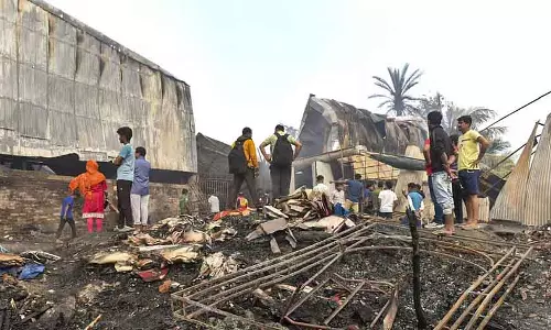 West Bengal के दक्षिण 24 परगना में 2 गोदामों में आग लगने से 8 लोगों की मौत West Bengal के दक्षिण 24 परगना में 2 गोदामों में आग लगने से 8 लोगों की मौत