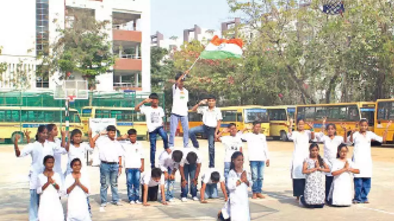 Telangana: ऑक्सफ़ोर्ड ग्रामर हाई स्कूल ने 77वां गणतंत्र दिवस मनाया