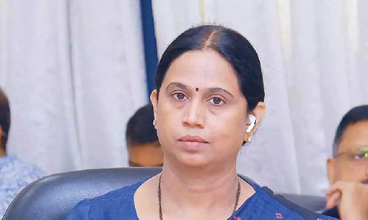 Central ने देश को रिवर्स गियर में डाल दिया है: लक्ष्मी हेब्बलकर Central ने देश को रिवर्स गियर में डाल दिया है: लक्ष्मी हेब्बलकर