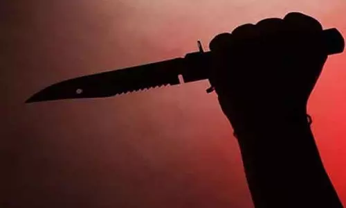 Pune : वाघोली में मां ने 11 साल के बेटे का गला काटा, 13 साल की बेटी को चाकू मारा Pune : वाघोली में मां ने 11 साल के बेटे का गला काटा, 13 साल की बेटी को चाकू मारा
