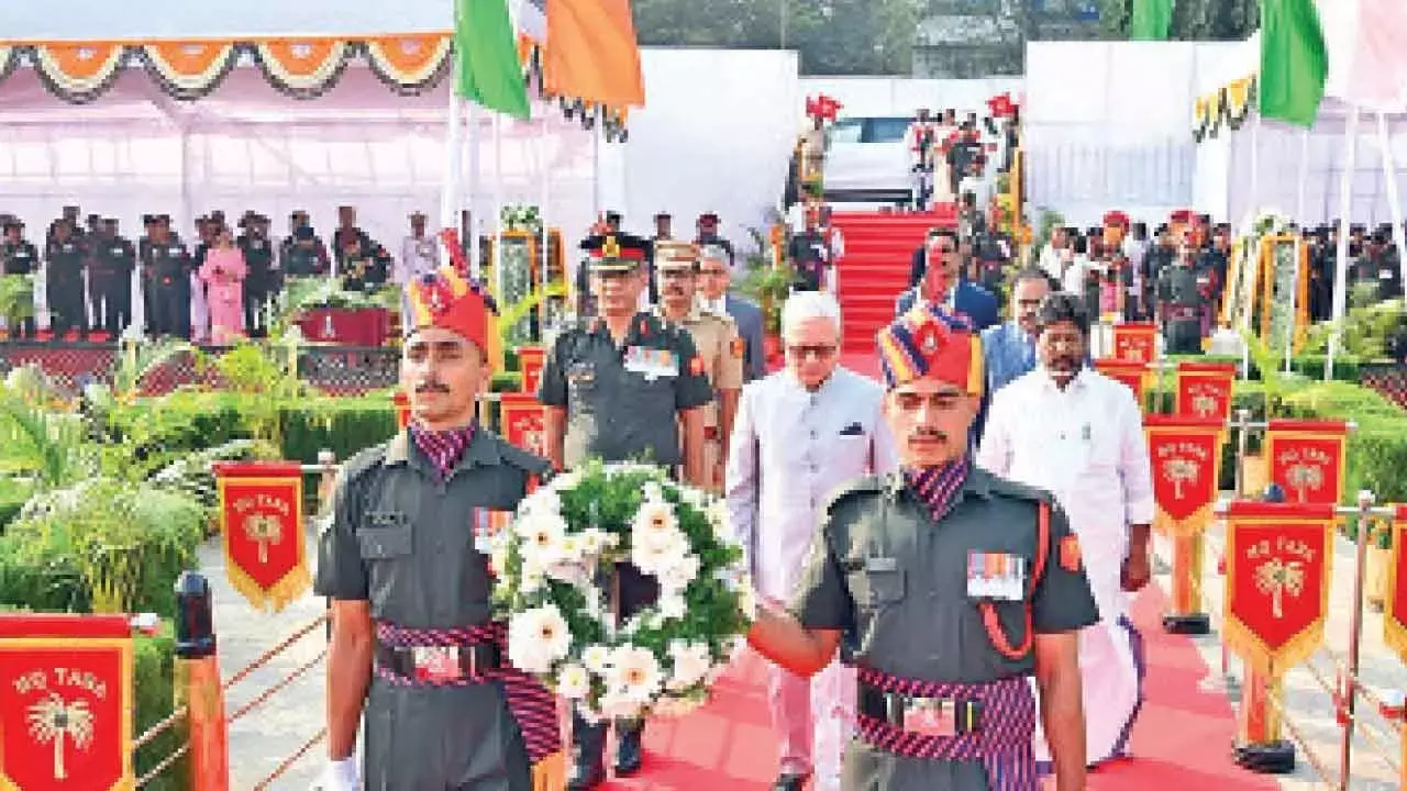 Governor ने 77वें गणतंत्र दिवस पर पुष्पांजलि समारोह का नेतृत्व किया