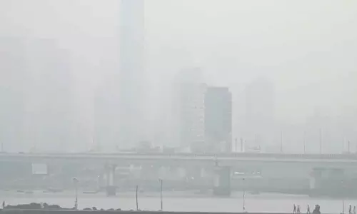 Mumbai : शहर में हल्की बारिश के साथ आसमान साफ ​​रहा