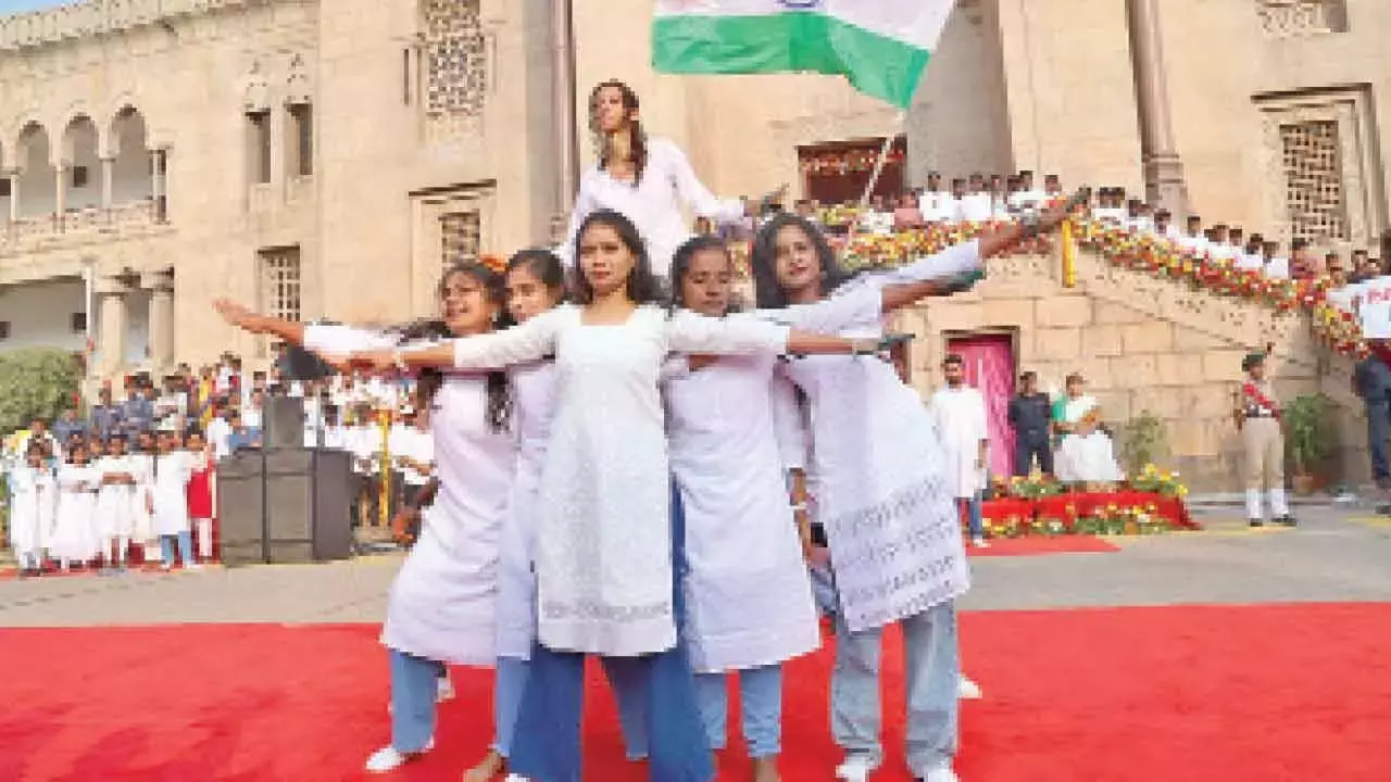 Telangana की यूनिवर्सिटीज़ ने दूरदर्शी लक्ष्यों के साथ 77वां गणतंत्र दिवस मनाया Telangana की यूनिवर्सिटीज़ ने दूरदर्शी लक्ष्यों के साथ 77वां गणतंत्र दिवस मनाया