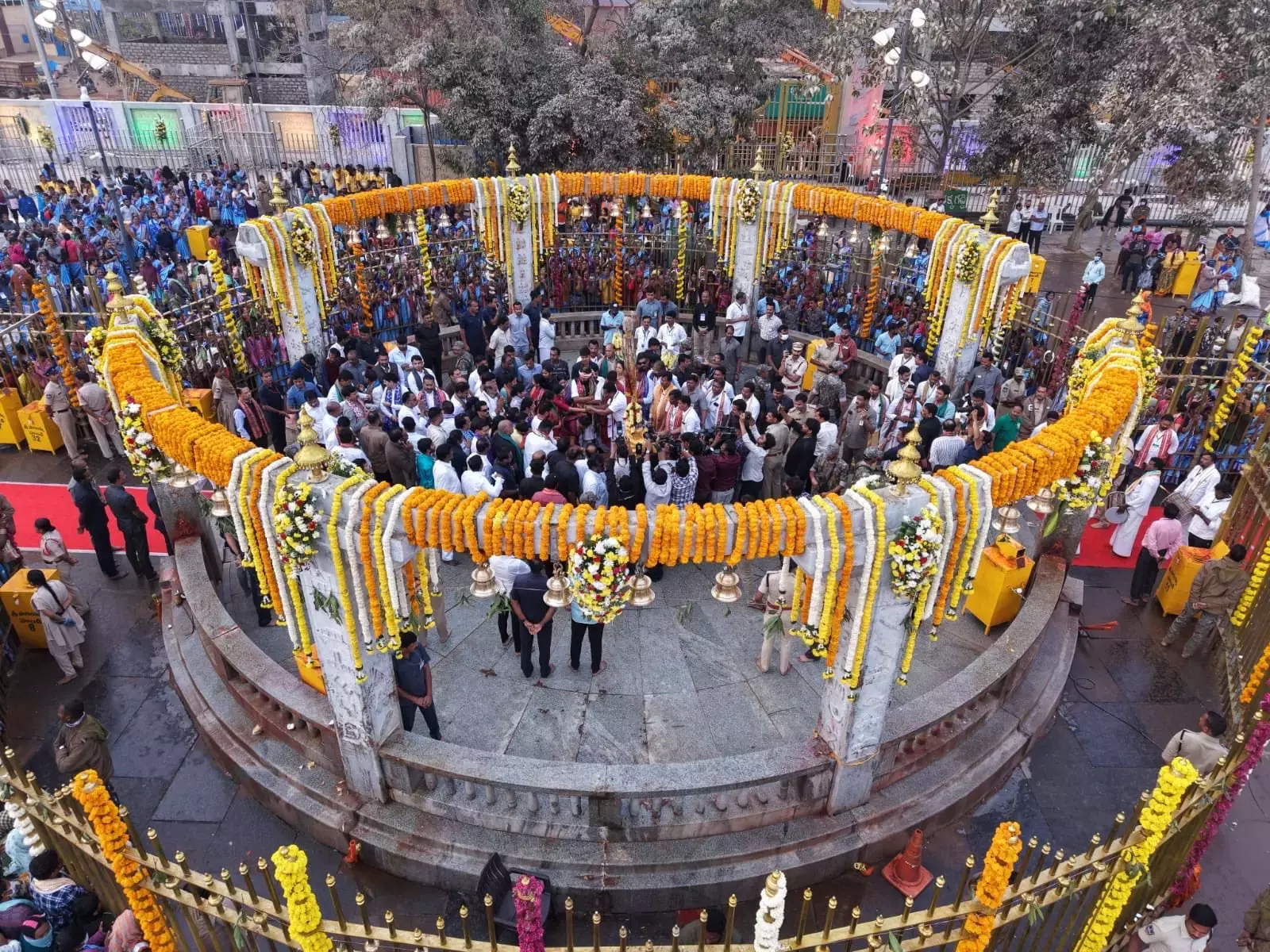 Hyderabad से श्रद्धालु मेदाराम जतारा के लिए रवाना हुए। Hyderabad से श्रद्धालु मेदाराम जतारा के लिए रवाना हुए।