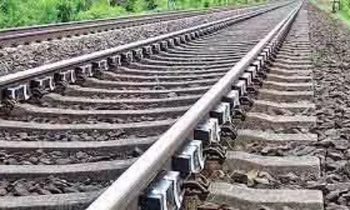 Angul में नालको रेलवे लाइन को लेकर सुरक्षा चिंताएं बढ़ी Angul में नालको रेलवे लाइन को लेकर सुरक्षा चिंताएं बढ़ी