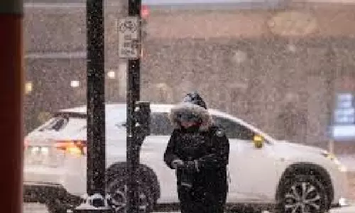 US में भीषण बर्फीले तूफान के बीच मरने वालों की संख्या बढ़कर 28 हो गई US में भीषण बर्फीले तूफान के बीच मरने वालों की संख्या बढ़कर 28 हो गई