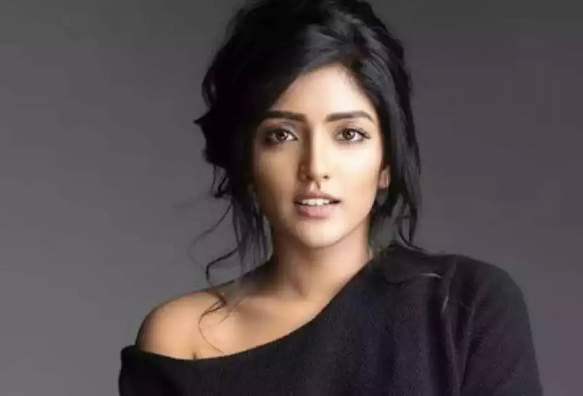 Eesha रेब्बा ने निर्देशक थारुन भास्कर के साथ संबंधों पर प्रतिक्रिया दी