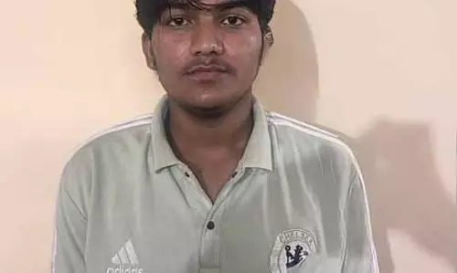 गुजरात ATS ने कुछ खास लोगों को मारने की साजिश रच रहे कट्टरपंथी युवक गिरफ्तार गुजरात ATS ने कुछ खास लोगों को मारने की साजिश रच रहे कट्टरपंथी युवक गिरफ्तार