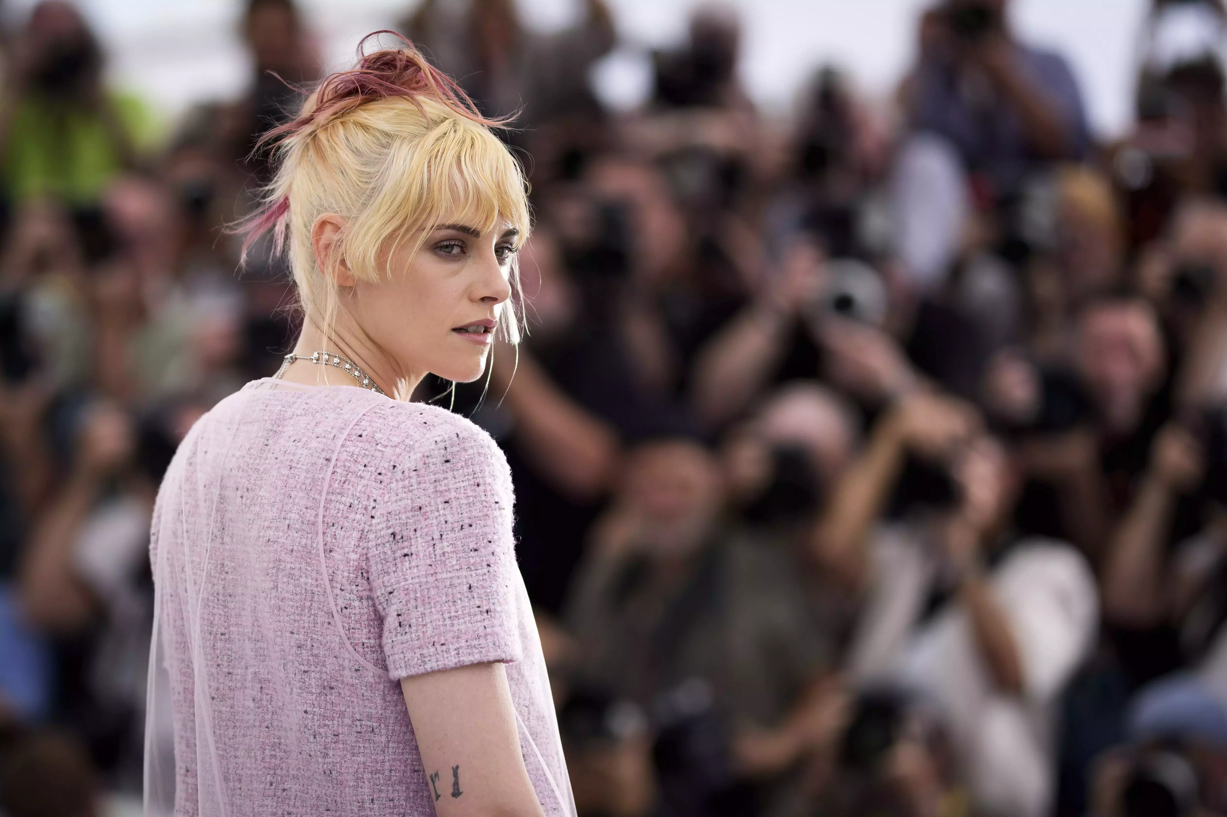 Kristen स्टीवर्ट का दावा है कि अभिनेत्रियों को कठपुतलियों की तरह ट्रीट किया जाता है