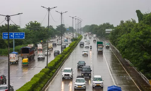 Delhi: दिल्ली सहित उत्तर भारत में बारिश, पहाड़ों में बर्फ गिरना जारी Delhi: दिल्ली सहित उत्तर भारत में बारिश, पहाड़ों में बर्फ गिरना जारी