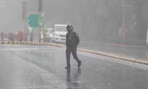 Delhi-NCR सर्दियों की बारिश के लिए तैयार, AQI खराब कैटेगरी में