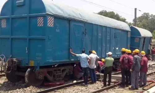 Koraput में दो मालगाड़ी के डिब्बे पटरी से उतर गए, किसी के हताहत होने की खबर नहीं है
