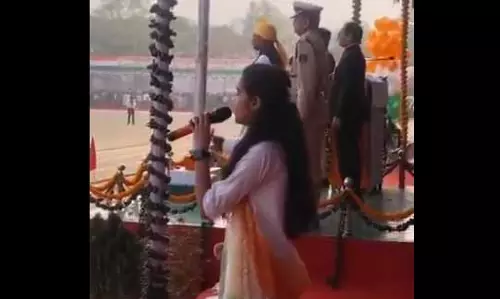 CM साय ने 13 वर्षीय बेटी कनक साहू की मीठी आवाज की तारीफ की CM साय ने 13 वर्षीय बेटी कनक साहू की मीठी आवाज की तारीफ की