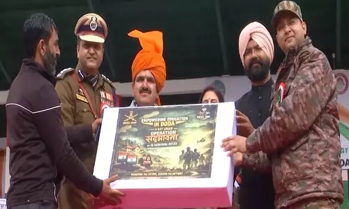 भारतीय सेना की 10 राष्ट्रीय राइफल्स ने Doda के स्कूलों में कंप्यूटर वितरित किए