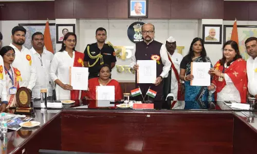 राज्यपाल डेका ने ब्रेल पुस्तक और ऑडियो बुक्स का किया विमोचन राज्यपाल डेका ने ब्रेल पुस्तक और ऑडियो बुक्स का किया विमोचन