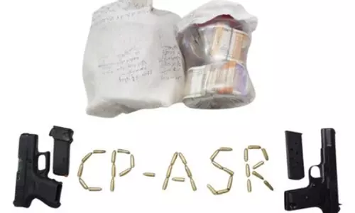 पुलिस ने पाकिस्तान से जुड़े ड्रग-हथियार तस्करी मॉड्यूल का भंडाफोड़ किया, 4 गिरफ्तार पुलिस ने पाकिस्तान से जुड़े ड्रग-हथियार तस्करी मॉड्यूल का भंडाफोड़ किया, 4 गिरफ्तार