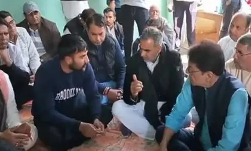 सड़क हादसे में शहीद हुए रिंकिल बालियान के परिवार से BJP नेताओं ने जताया संवेदना सड़क हादसे में शहीद हुए रिंकिल बालियान के परिवार से BJP नेताओं ने जताया संवेदना