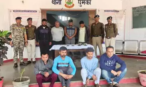 8 जुआरी गिरफ्तार, बाड़ी के पास पुलिस की रेड