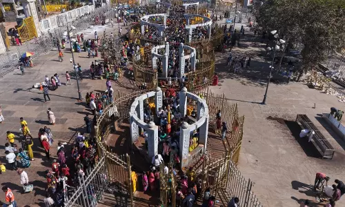 Medaram Jatara: लंगाना में एशिया के सबसे बड़े आदिवासी मेले के लिए मंच तैयार Medaram Jatara: लंगाना में एशिया के सबसे बड़े आदिवासी मेले के लिए मंच तैयार