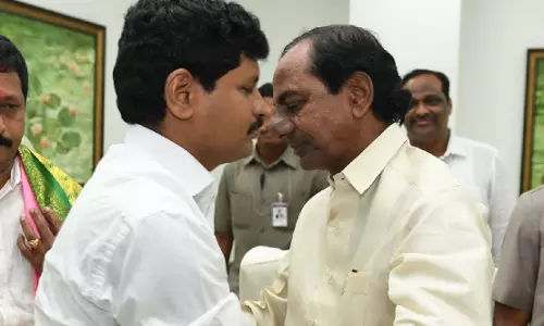 Phone-tapping मामले में पूर्व BRS सांसद संतोष राव SIT के सामने पेश हुए Phone-tapping मामले में पूर्व BRS सांसद संतोष राव SIT के सामने पेश हुए