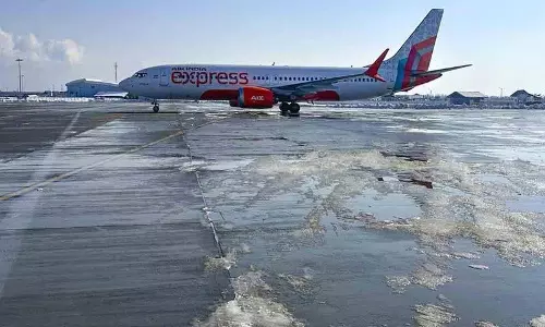 बर्फबारी के कारण श्रीनगर आने-जाने वाली 50 Flights रद्द बर्फबारी के कारण श्रीनगर आने-जाने वाली 50 Flights रद्द