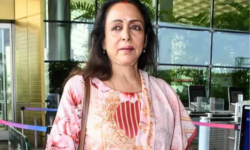 Hema Malini: ‘शोले’ के गाने के लिए नंगे पैर डांस, मां को थी आपत्ति Hema Malini: ‘शोले’ के गाने के लिए नंगे पैर डांस, मां को थी आपत्ति