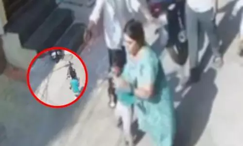 Khairatabad में आवारा कुत्तों के हमले में 5 साल का बच्चा गंभीर रूप से घायल Khairatabad में आवारा कुत्तों के हमले में 5 साल का बच्चा गंभीर रूप से घायल