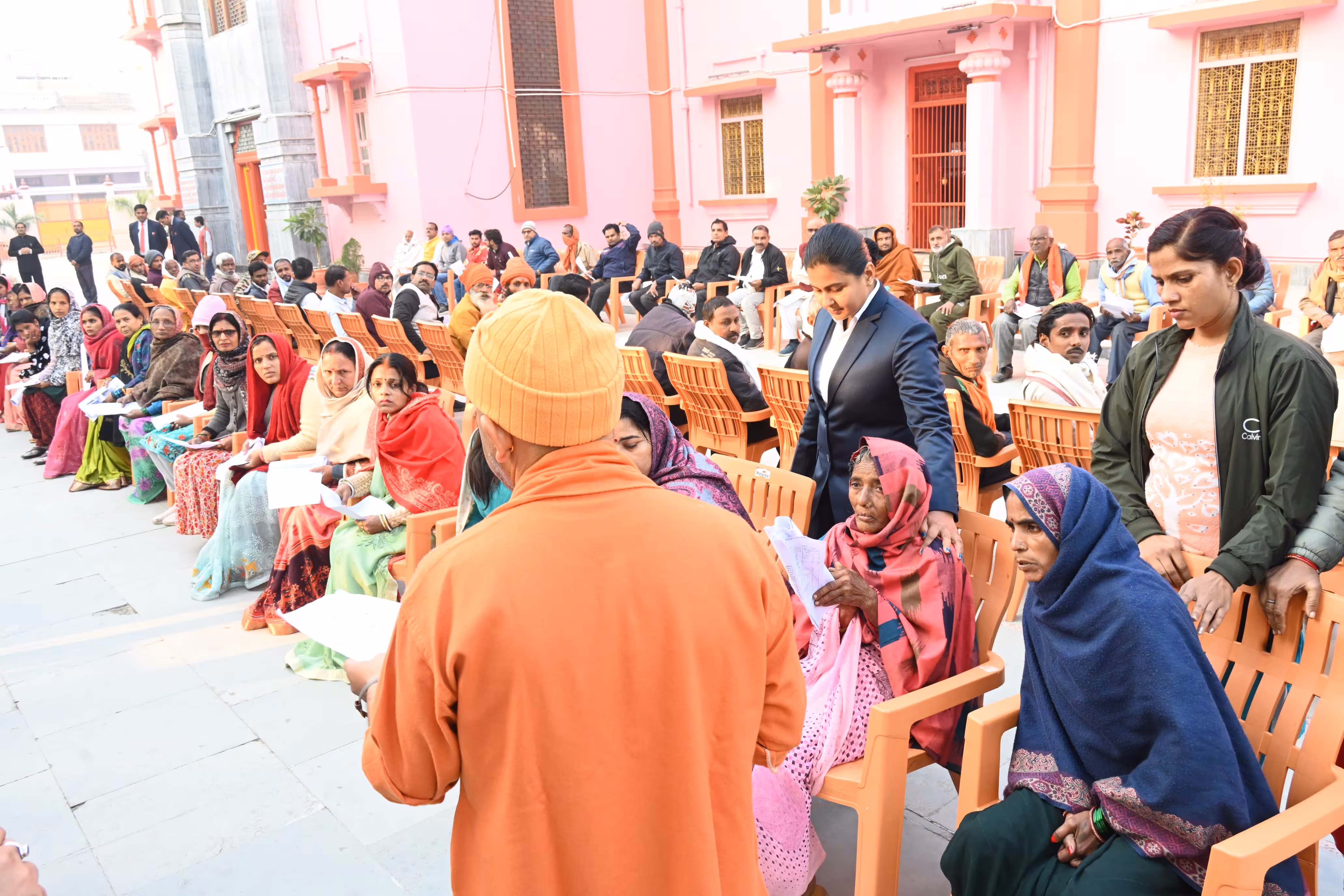 Gorakhpur: समस्याओं का हल निकलेगा, घबराने की जरूरत नहीं Gorakhpur: समस्याओं का हल निकलेगा, घबराने की जरूरत नहीं