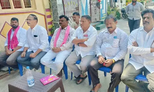 BRS ने येल्लंदु नगर पालिका में घर-घर जाकर प्रचार अभियान चलाया