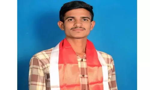AISF के गोपागोनी उदय ने पालिवाला स्कूल में तेलुगु टीचर की गैरमौजूदगी की आलोचना की