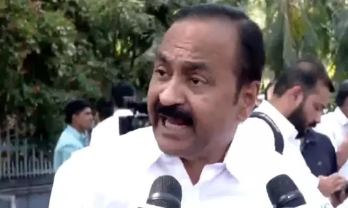 Kerala: देवास्वोम मंत्री पर दबाव बढ़ा, सबरीमाला सोना चोरी पर विपक्ष का प्रदर्शन Kerala: देवास्वोम मंत्री पर दबाव बढ़ा, सबरीमाला सोना चोरी पर विपक्ष का प्रदर्शन