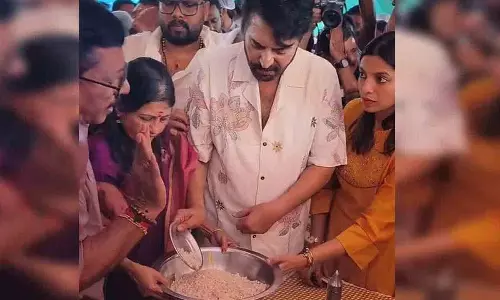 केरल में धार्मिक सद्भाव.. Mammootty ने मंदिर में खाना दान किया केरल में धार्मिक सद्भाव.. Mammootty ने मंदिर में खाना दान किया