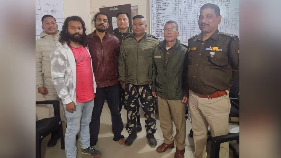 Arunachal : मानसिक रूप से परेशान व्यक्ति को बचाया गया Arunachal : मानसिक रूप से परेशान व्यक्ति को बचाया गया