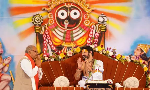 MP बृजमोहन अग्रवाल ने पंडित युवराज पांडेय से शिव की दिव्य महिमा सुनी MP बृजमोहन अग्रवाल ने पंडित युवराज पांडेय से शिव की दिव्य महिमा सुनी